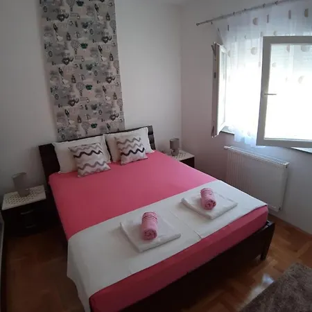 Apartman Dora *