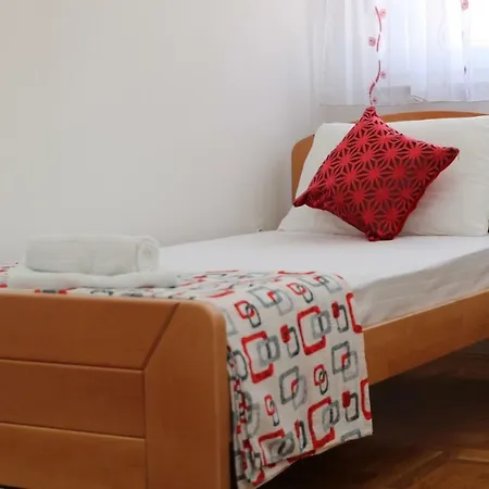 Dora Apartment *